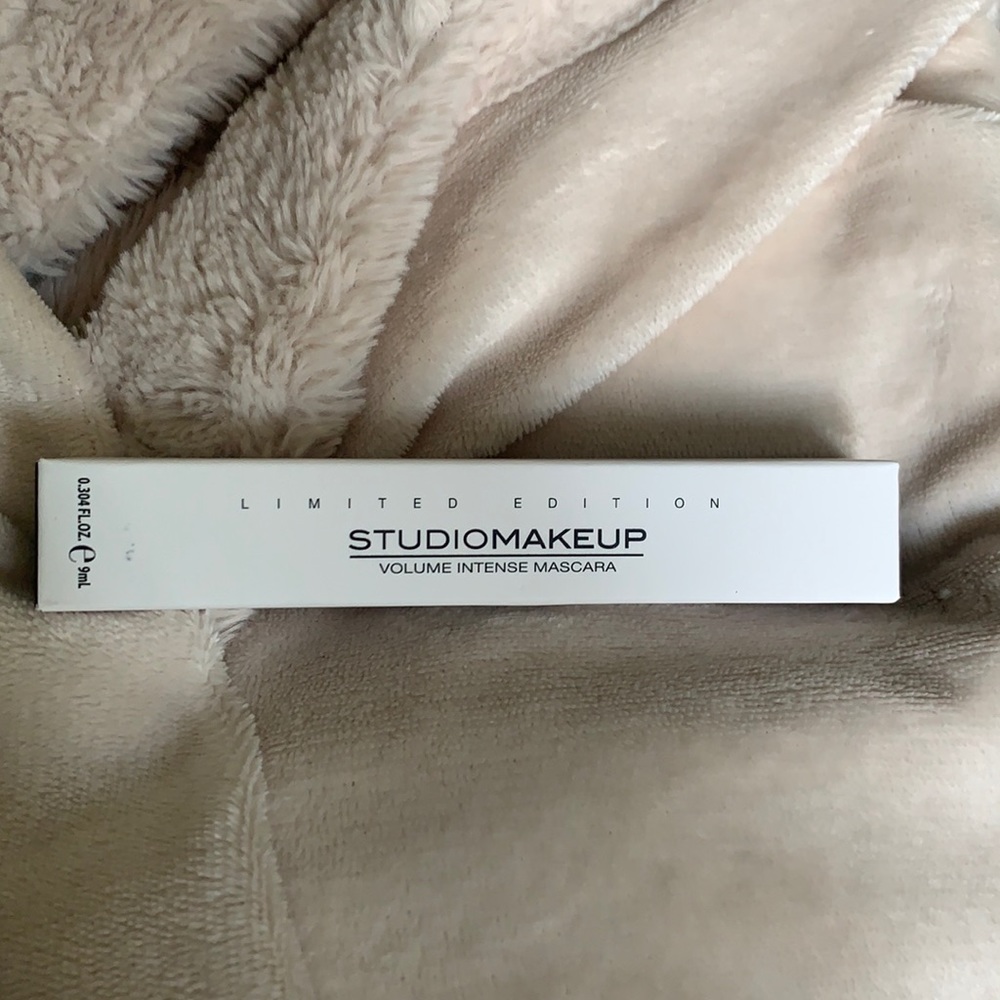 Studio Makeup VOLUME INTENSE MASCARA - Picture 3 of 5